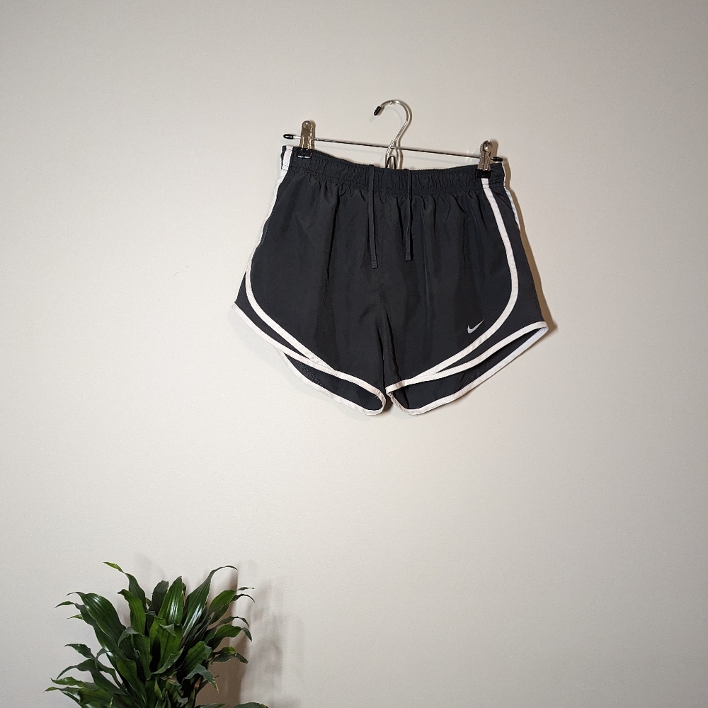 Classic Nike dry-fit Shorts gray